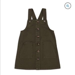 Adorable little girl’s jumper in solid print. Perfect for all seasons!